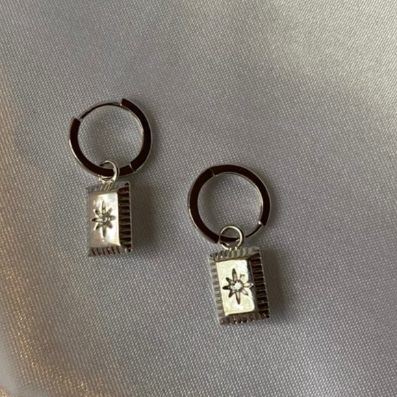 925 Sterling Silver Sun Star Earrings - Picture 3 of 3